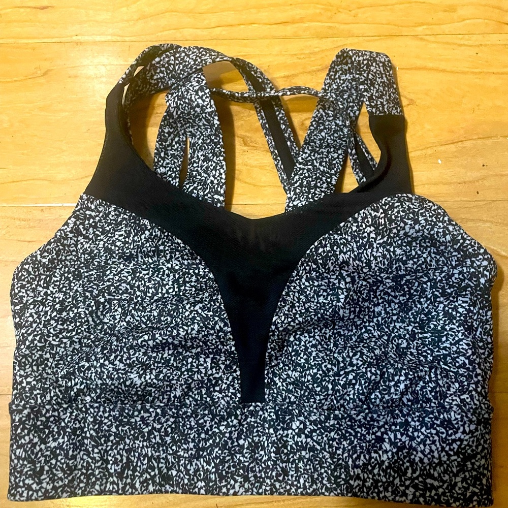 LULULEMON Sports Bra w hook + eye back
